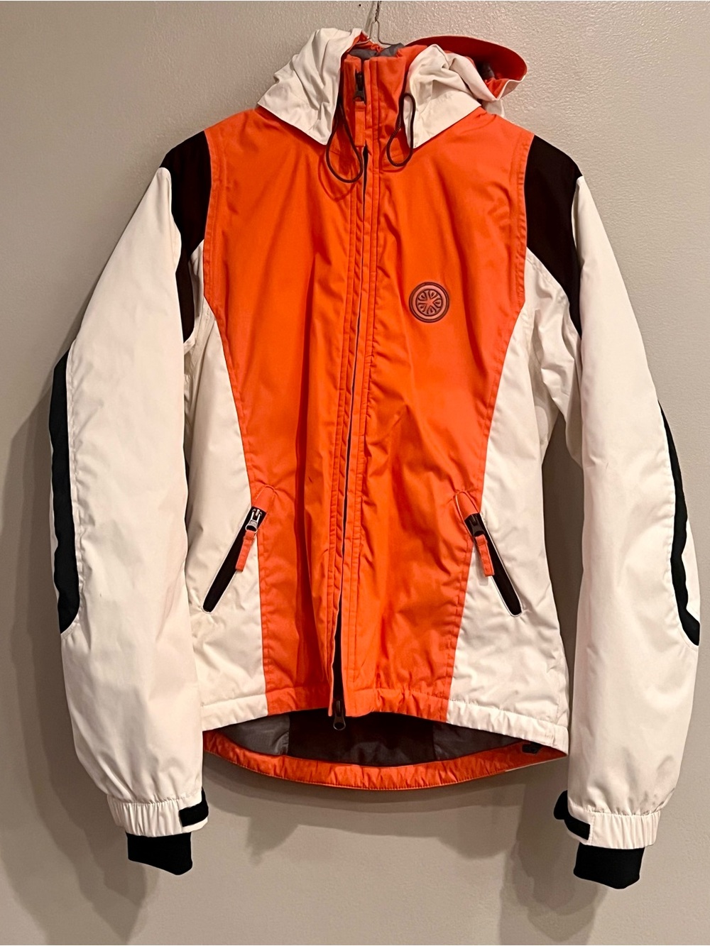 Wild Roses Women’s Snow Flakes Ski Jacket S Orange White Black Hooded Vintage Y2